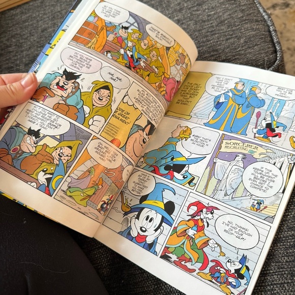 Wizards of Mickey Mouse Magic Book - Picture 4 of 5